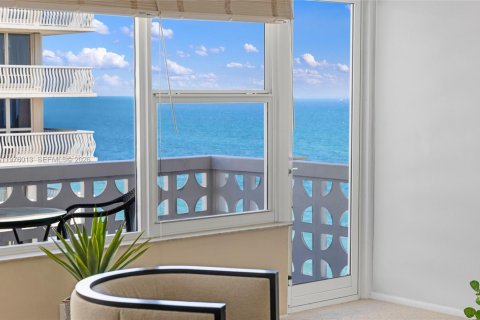 Condo in Fort Lauderdale, Florida, 2 bedrooms  № 2040147 - photo 11
