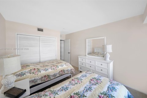 Condo in Fort Lauderdale, Florida, 2 bedrooms  № 2040147 - photo 15