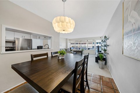 Condo in Fort Lauderdale, Florida, 2 bedrooms  № 2040147 - photo 6
