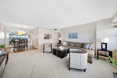 Condo in Fort Lauderdale, Florida, 2 bedrooms  № 2040147 - photo 7