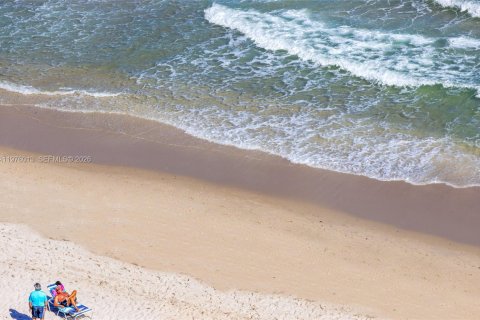 Condo in Fort Lauderdale, Florida, 2 bedrooms  № 2040147 - photo 25