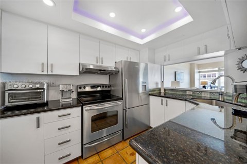 Condo in Fort Lauderdale, Florida, 2 bedrooms  № 2040147 - photo 3