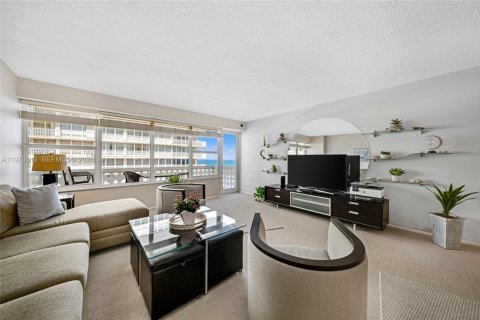 Condo in Fort Lauderdale, Florida, 2 bedrooms  № 2040147 - photo 8