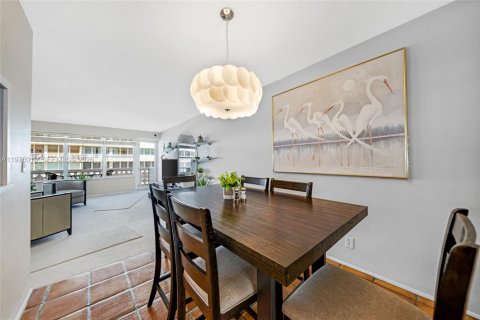 Condo in Fort Lauderdale, Florida, 2 bedrooms  № 2040147 - photo 5