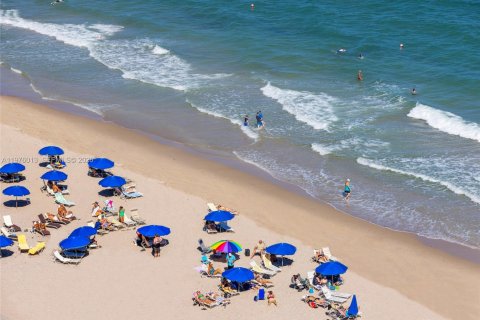 Condo in Fort Lauderdale, Florida, 2 bedrooms  № 2040147 - photo 24