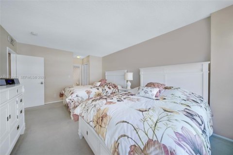 Condo in Fort Lauderdale, Florida, 2 bedrooms  № 2040147 - photo 19