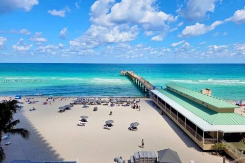 Condo in Sunny Isles Beach, Florida, 1 bedroom  № 1874608 - photo 1