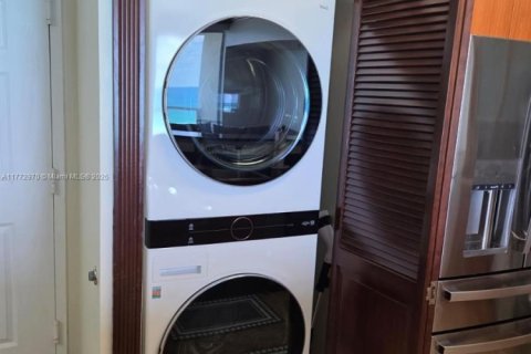 Condo in Sunny Isles Beach, Florida, 1 bedroom  № 1874608 - photo 14