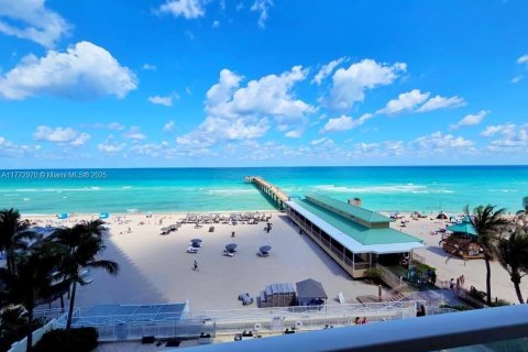 Condo in Sunny Isles Beach, Florida, 1 bedroom  № 1874608 - photo 3