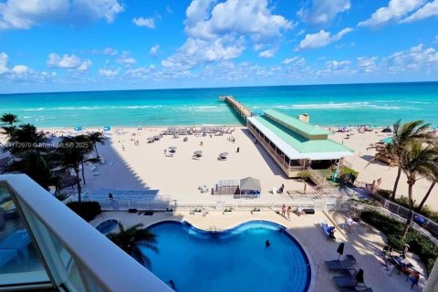 Condo in Sunny Isles Beach, Florida, 1 bedroom  № 1874608 - photo 17