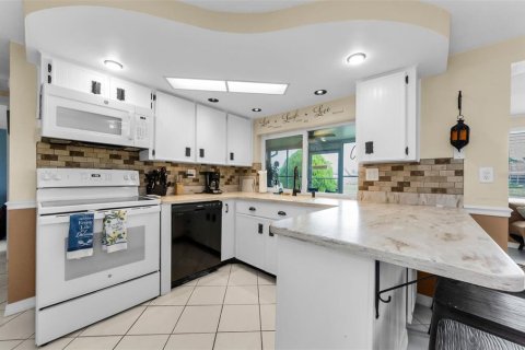 Villa ou maison à vendre à New Port Richey, Floride: 2 chambres, 96.62 m2 № 1884579 - photo 10