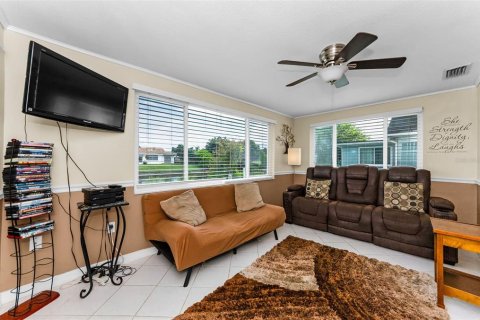 Villa ou maison à vendre à New Port Richey, Floride: 2 chambres, 96.62 m2 № 1884579 - photo 19