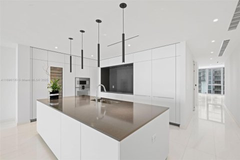 Condo in Miami, Florida, 4 bedrooms  № 1450412 - photo 5