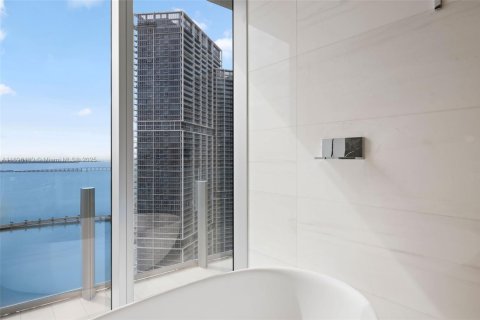 Condo in Miami, Florida, 4 bedrooms  № 1450412 - photo 29