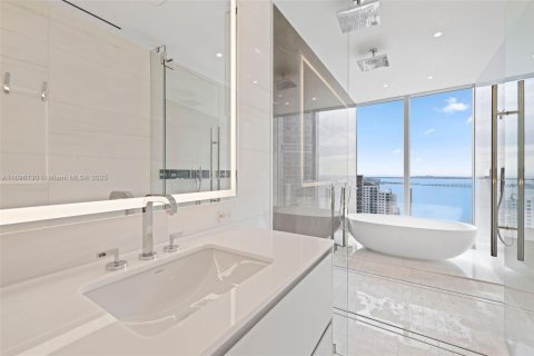 Condo in Miami, Florida, 4 bedrooms  № 1450412 - photo 27