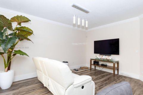 Adosado en venta en Miami, Florida, 3 dormitorios, 155.15 m2 № 1777668 - foto 10