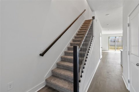 Townhouse in Ocoee, Florida 3 bedrooms, 179.77 sq.m. № 1666444 - photo 4