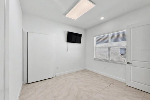 Villa ou maison à vendre à Kissimmee, Floride: 4 chambres, 238.02 m2 № 2151522 - photo 12