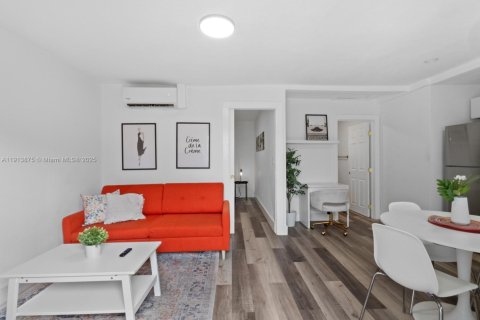 Casa en venta en Miami, Florida, 3 dormitorios, 109.72 m2 № 1968521 - foto 25