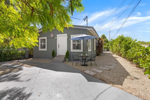 Casa en venta en Miami, Florida, 3 dormitorios, 109.72 m2 № 1968521 - foto 3