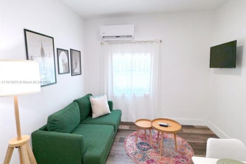 Casa en venta en Miami, Florida, 3 dormitorios, 109.72 m2 № 1968521 - foto 8