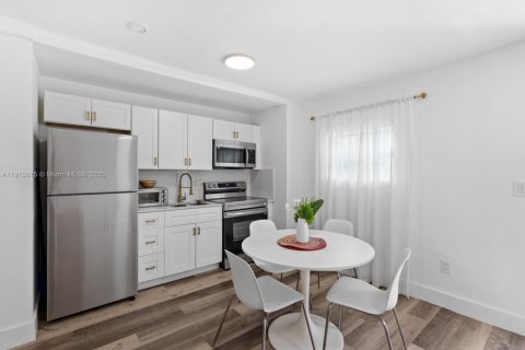 Casa en venta en Miami, Florida, 3 dormitorios, 109.72 m2 № 1968521 - foto 27