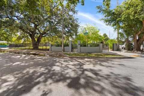 Casa en venta en Miami, Florida, 3 dormitorios, 109.72 m2 № 1968521 - foto 1