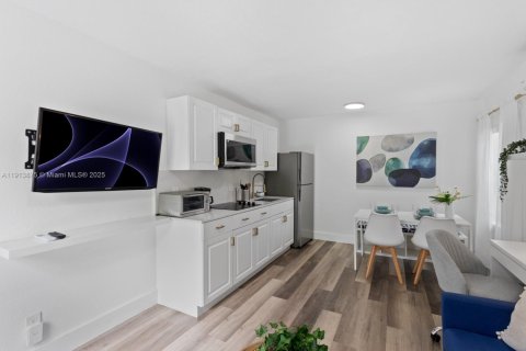 Casa en venta en Miami, Florida, 3 dormitorios, 109.72 m2 № 1968521 - foto 15