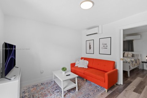Casa en venta en Miami, Florida, 3 dormitorios, 109.72 m2 № 1968521 - foto 24