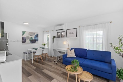 Casa en venta en Miami, Florida, 3 dormitorios, 109.72 m2 № 1968521 - foto 13