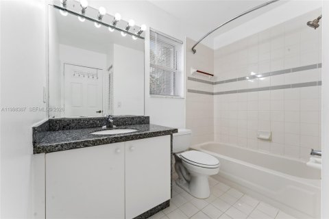 Villa ou maison à louer à Hollywood, Floride: 3 chambres, 178.28 m2 № 2063594 - photo 21