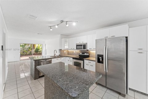 Villa ou maison à Hollywood, Floride 3 chambres, 178.28 m2 № 2063594