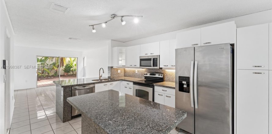 Villa ou maison à Hollywood, Floride 3 chambres, 178.28 m2 № 2063594