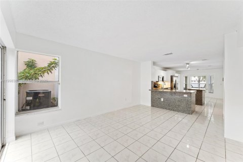 Villa ou maison à louer à Hollywood, Floride: 3 chambres, 178.28 m2 № 2063594 - photo 4