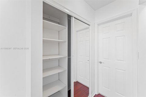 Villa ou maison à louer à Hollywood, Floride: 3 chambres, 178.28 m2 № 2063594 - photo 15