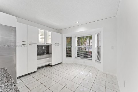 Villa ou maison à louer à Hollywood, Floride: 3 chambres, 178.28 m2 № 2063594 - photo 5