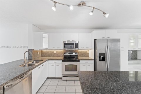 Villa ou maison à louer à Hollywood, Floride: 3 chambres, 178.28 m2 № 2063594 - photo 2