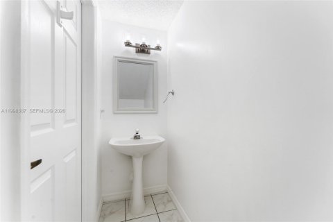 Villa ou maison à louer à Hollywood, Floride: 3 chambres, 178.28 m2 № 2063594 - photo 11