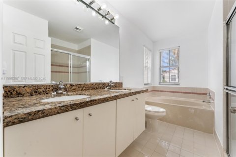 Villa ou maison à louer à Hollywood, Floride: 3 chambres, 178.28 m2 № 2063594 - photo 16