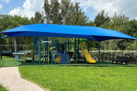 Villa ou maison à louer à Hollywood, Floride: 3 chambres, 178.28 m2 № 2063594 - photo 30