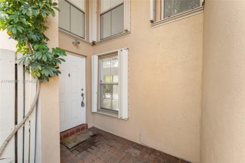 Villa ou maison à louer à Hollywood, Floride: 3 chambres, 178.28 m2 № 2063594 - photo 24