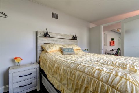 House in Indian Rocks Beach, Florida 2 bedrooms, 107.21 sq.m. № 2195436 - photo 30