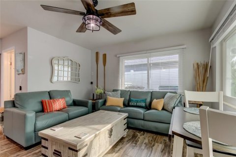 House in Indian Rocks Beach, Florida 2 bedrooms, 107.21 sq.m. № 2195436 - photo 12