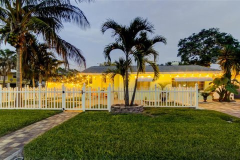House in Indian Rocks Beach, Florida 2 bedrooms, 107.21 sq.m. № 2195436 - photo 6