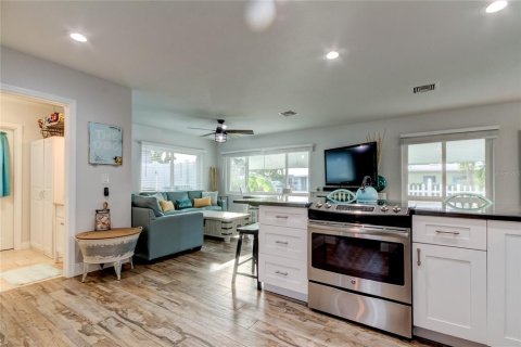 House in Indian Rocks Beach, Florida 2 bedrooms, 107.21 sq.m. № 2195436 - photo 20