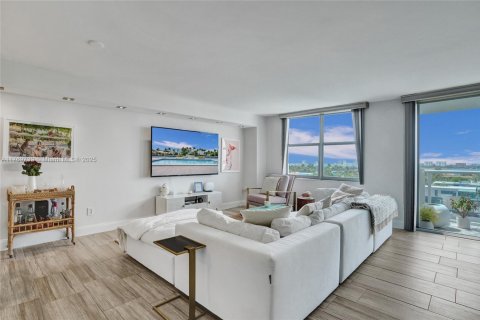 Condo in Bay Harbor Islands, Florida, 2 bedrooms  № 1691523 - photo 24