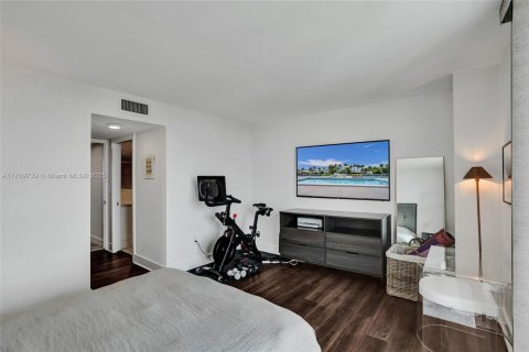 Condo in Bay Harbor Islands, Florida, 2 bedrooms  № 1691523 - photo 14
