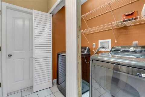 House in North Fort Myers, Florida 3 bedrooms, 131.18 sq.m. № 1734376 - photo 3