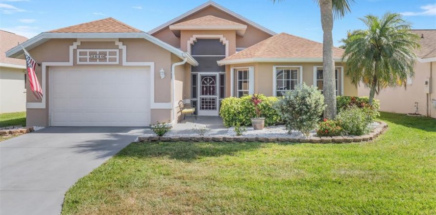 House in North Fort Myers, Florida 3 bedrooms, 131.18 sq.m. № 1734376
