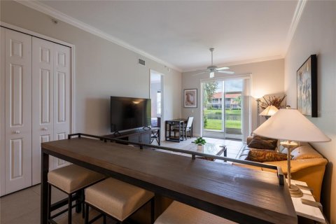 Condo in Land O' Lakes, Florida, 2 bedrooms  № 2400390 - photo 10